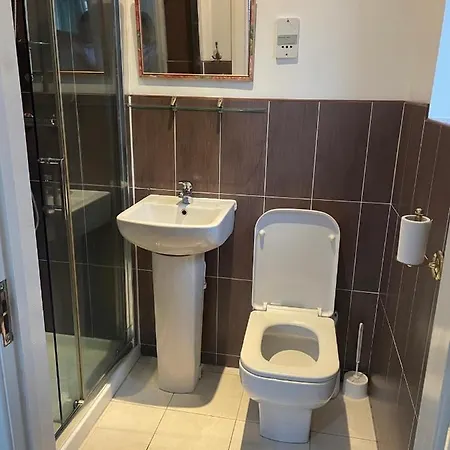 Double Bedroom With En
